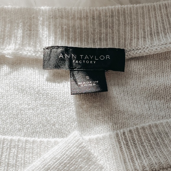 ANN TAYLOR CABLE KNIT SWEATER - Picture 2 of 6